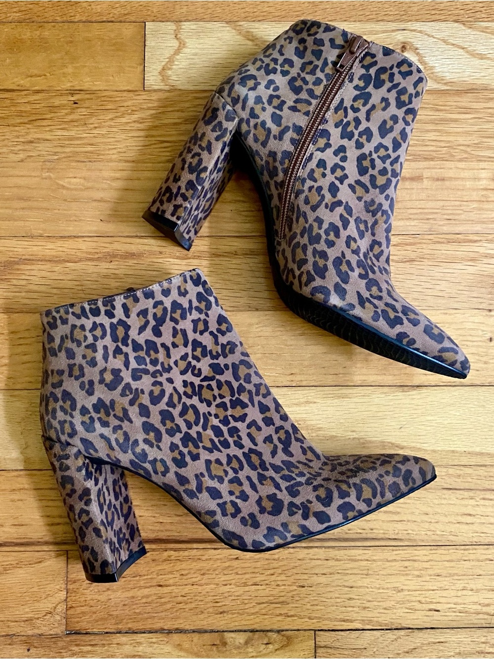 Stuart Weitzman Pure Pointy Toe Leopard Suede Ankle Boots | 8.5M